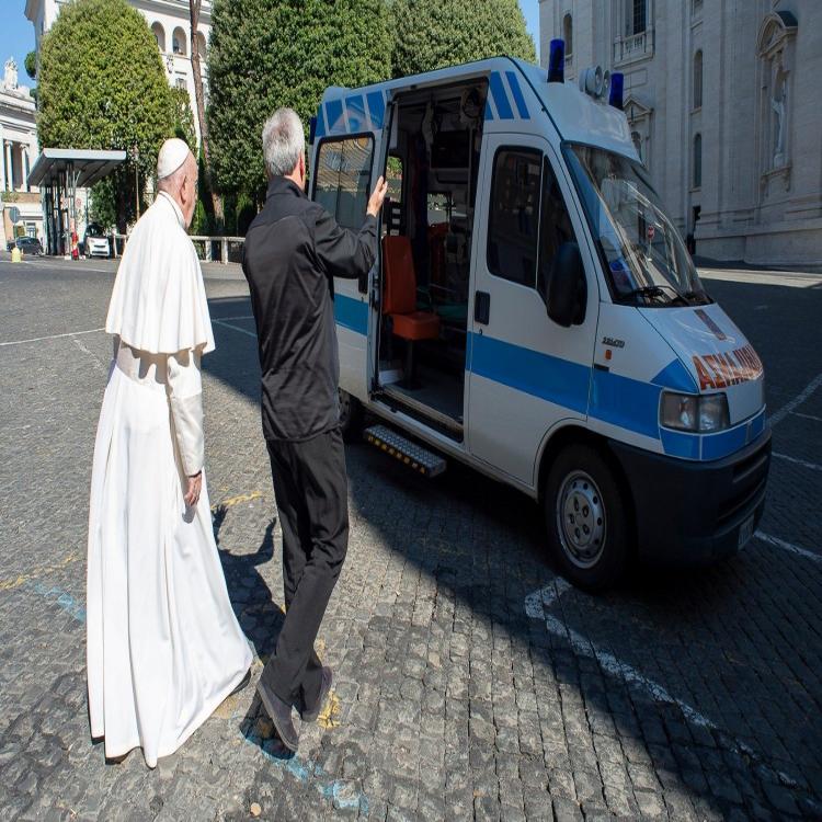 Francisco puso una nueva ambulancia a disposición de las personas sin hogar Francisco puso una nueva ambulancia a disposición de las personas sin hogar