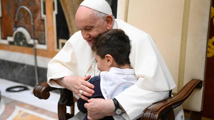 Abusos: el Papa pidió privilegiar una mirada que proteja a los más vulnerables