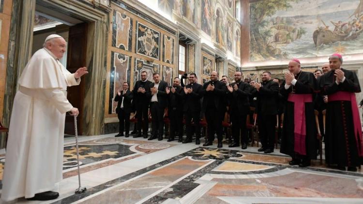 El Papa, a seminaristas italianos: la Iglesia es una 'obra en construcción'