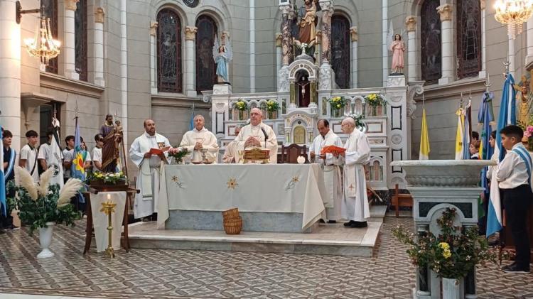 Mons. Giobando celebró a san José en la parroquia homónima de Balcarce
