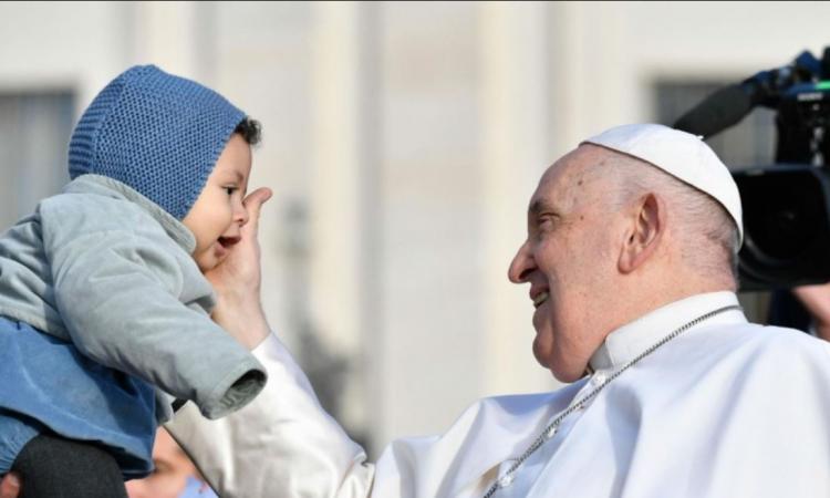 'El Evangelio no es para unos pocos privilegiados', reiteró el Papa