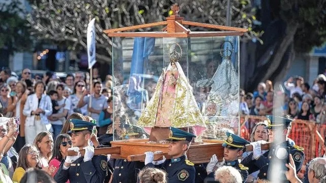 Paraná: en su fiesta patronal, la imagen de la Virgen del Rosario recorrió la ciudad
