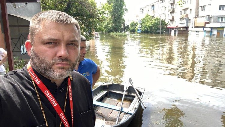 Ucrania: Cáritas-Spes trabaja sin descanso en las zonas inundadas