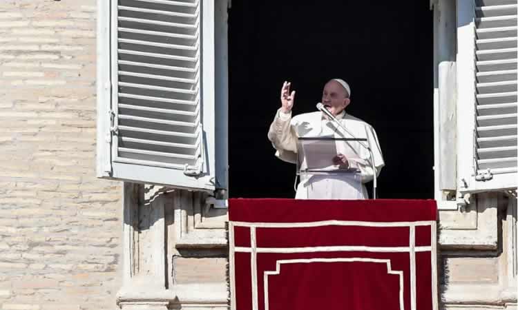 Ángelus: Abrir el corazón para recibir "el alivio y la alegría única que nos da Jesús"