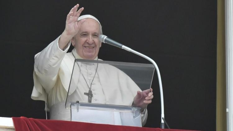 Ángelus: No reducir la cruz a un objeto de superstición Ángelus: No reducir la cruz a un objeto de superstición