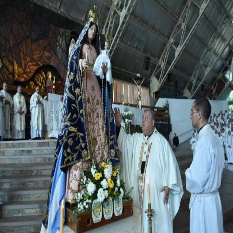 Ante la Virgen, el arzobispo de Mendoza pidió por la unidad de los argentinos Ante la Virgen, el arzobispo de Mendoza pidió por la unidad de los argentinos