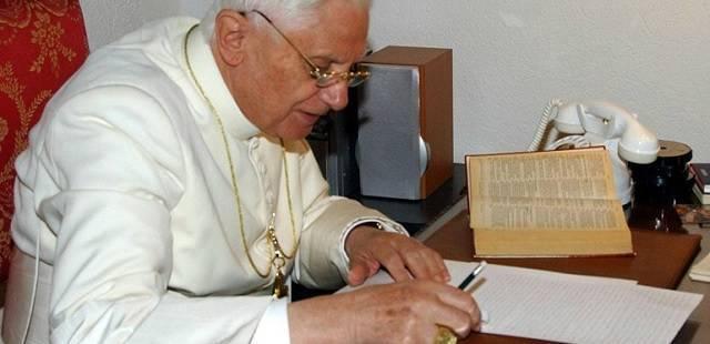 Benedicto XVI pidió el retiro de su nombre como coautor del libro del Card. Sarah