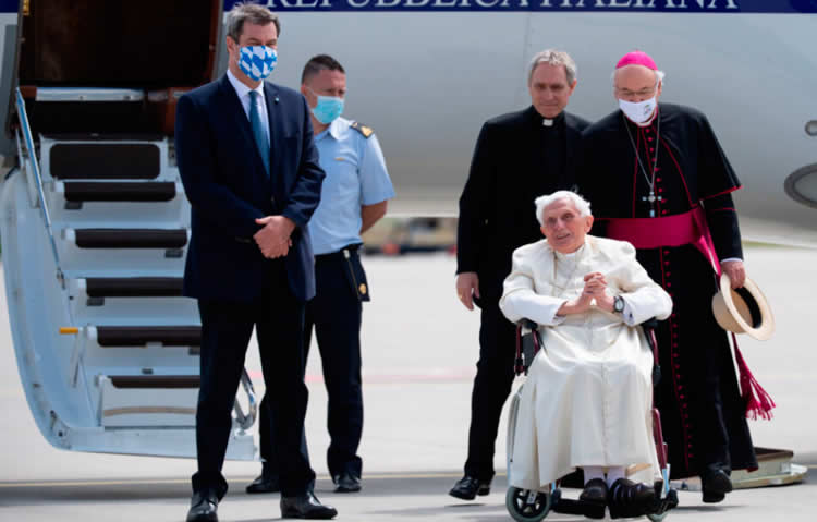 Benedicto XVI regresa a Roma después de su visita privada a Ratisbona