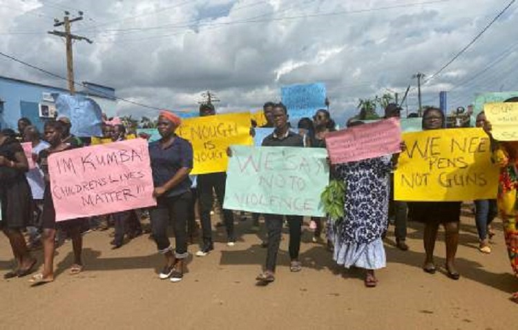 Camerún: Tristeza y condena del obispo tras la masacre de seis escolares Camerún: Tristeza y condena del obispo tras la masacre de seis escolares