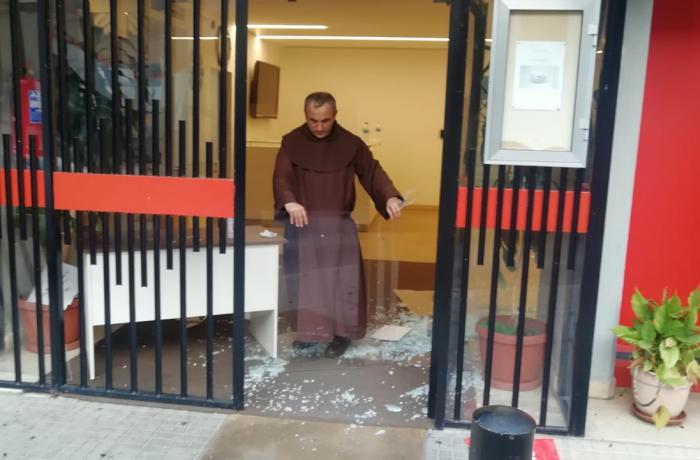 Caritas Líbano: "Vivimos en una pesadilla pero no nos rendimos y seguimos ayudando" Caritas Líbano: "Vivimos en una pesadilla pero no nos rendimos y seguimos ayudando"