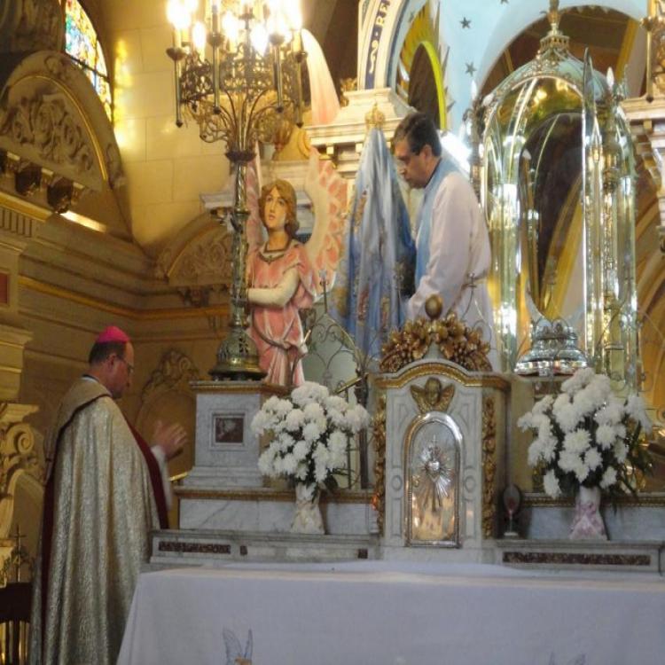 Con la "bajada" de la imagen, comienza la fiesta de la Virgen del Valle