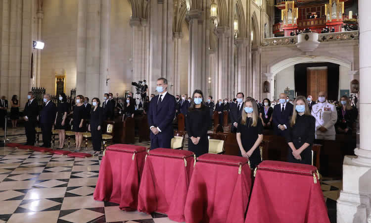 Con la presencia de la familia real, se celebró una misa en recuerdo de las víctimas del coronavirus en España