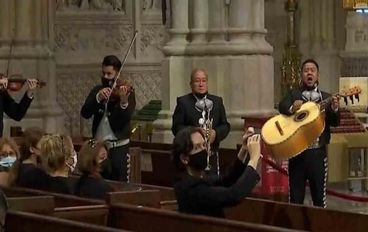 Con misa y mariachi despiden a mexicanos muertos por coronavirus en Nueva York