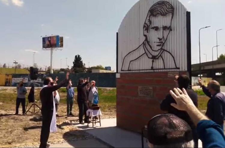 Curas villeros agradecen a los vecinos su compromiso solidario Curas villeros agradecen a los vecinos su compromiso solidario