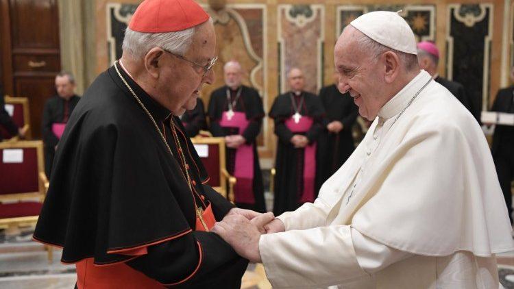 Decano del Colegio Cardenalicio: El Papa aceptó la renuncia del Cardenal Sodano y hace el cargo quinquenal