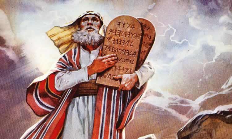 "Dios es familia, amor y alegría compartida: Padre, Hijo y Espíritu Santo" "Dios es familia, amor y alegría compartida: Padre, Hijo y Espíritu Santo"