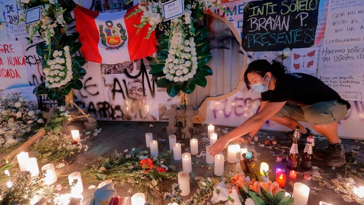 El arzobispo de Lima llamó a la pacificación y rezó por los manifestantes muertos El arzobispo de Lima llamó a la pacificación y rezó por los manifestantes muertos