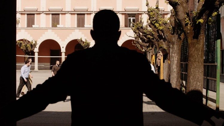 "El escudo del otro", la historia de 70 judíos salvados por un Instituto Salesiano "El escudo del otro", la historia de 70 judíos salvados por un Instituto Salesiano