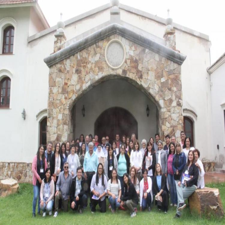 El obispo de Añatuya con los equipos de conducción de los colegios diocesanos