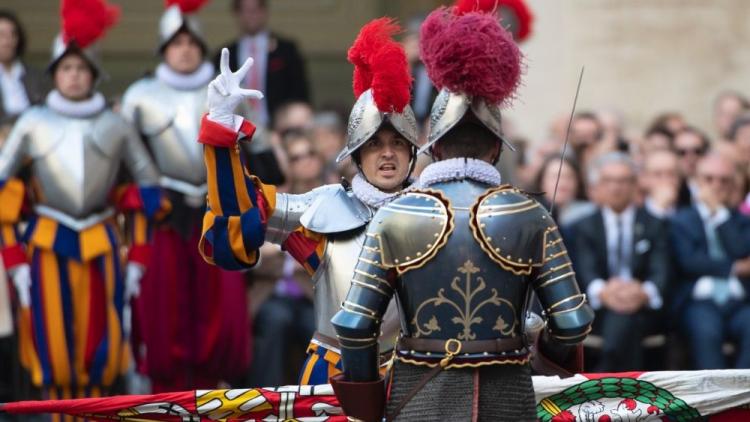 El Papa a guardias suizos: Estén atentos al "saqueo espiritual" El Papa a guardias suizos: Estén atentos al "saqueo espiritual"