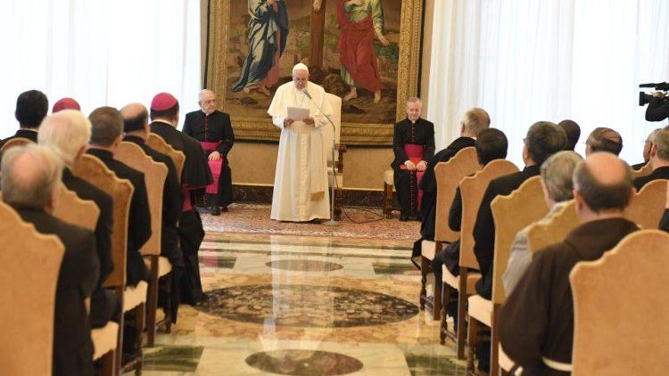 El Papa a la Comisión Teológica: traducir la fe para la humanidad de hoy El Papa a la Comisión Teológica: traducir la fe para la humanidad de hoy