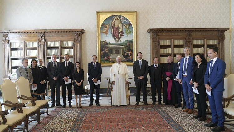 El Papa a Moneyval: ¡El dinero debe servir y no gobernar! El Papa a Moneyval: ¡El dinero debe servir y no gobernar!