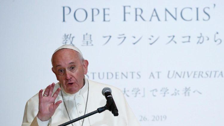 El Papa en el Japón: La universidad, un lugar donde aprender a discernir