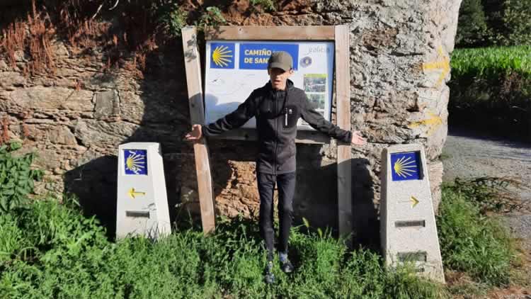 El Papa felicitó a un joven con discapacidad que recorrió el Camino de Santiago