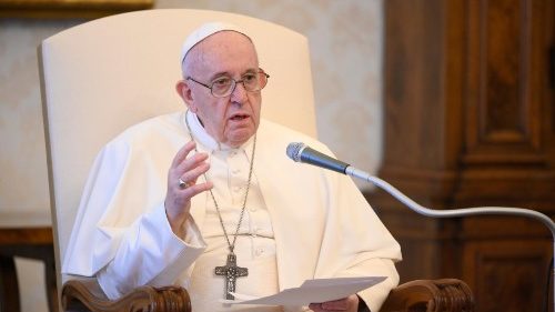 El Papa: La oración nos pone en manos de Dios El Papa: La oración nos pone en manos de Dios