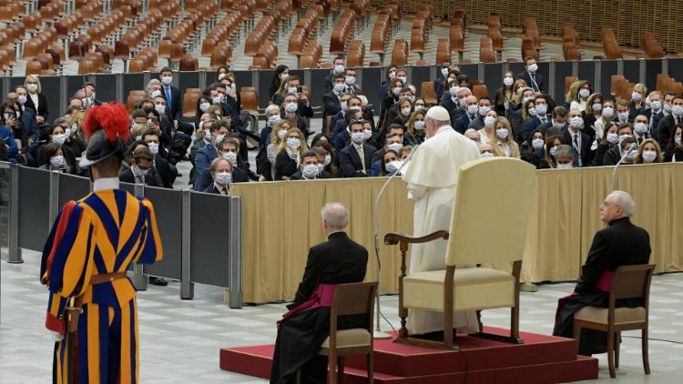 El Papa: no al lucro que reduce al hombre a una cosa