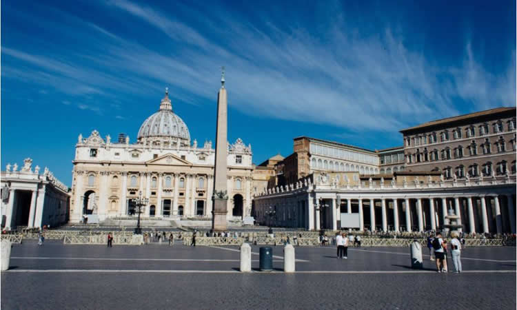 El Papa nombró a un comisario extraordinario para reorganizar la Fábrica de San Pedro El Papa nombró a un comisario extraordinario para reorganizar la Fábrica de San Pedro