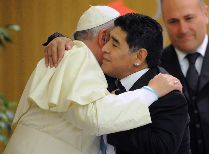 El Papa recuerda con cariño sus últimos encuentros con Maradona El Papa recuerda con cariño sus últimos encuentros con Maradona