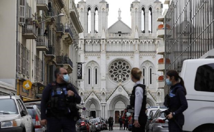 El Papa reza por las víctimas de ataque terrorista en Niza El Papa reza por las víctimas de ataque terrorista en Niza