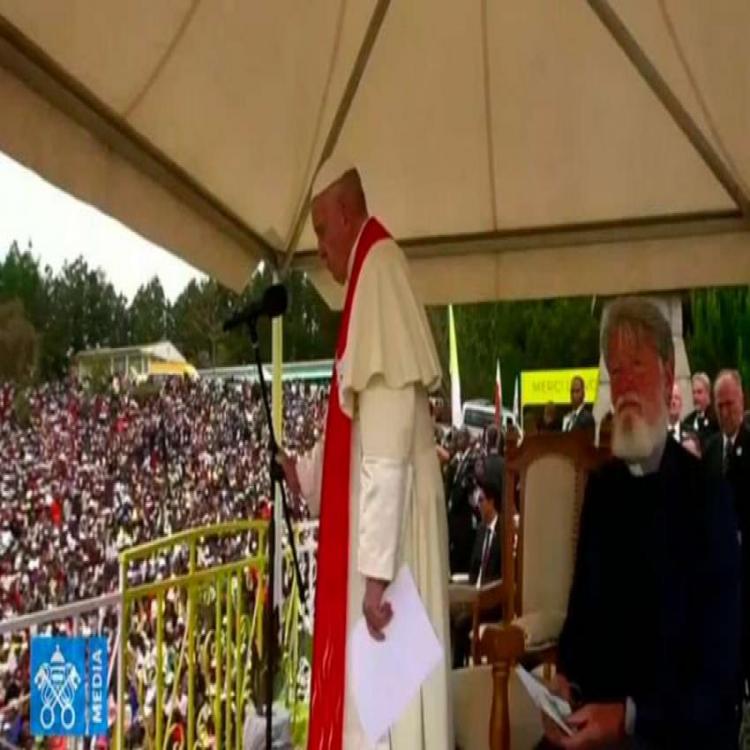 El papa rezó por los trabajadores en Madagascar