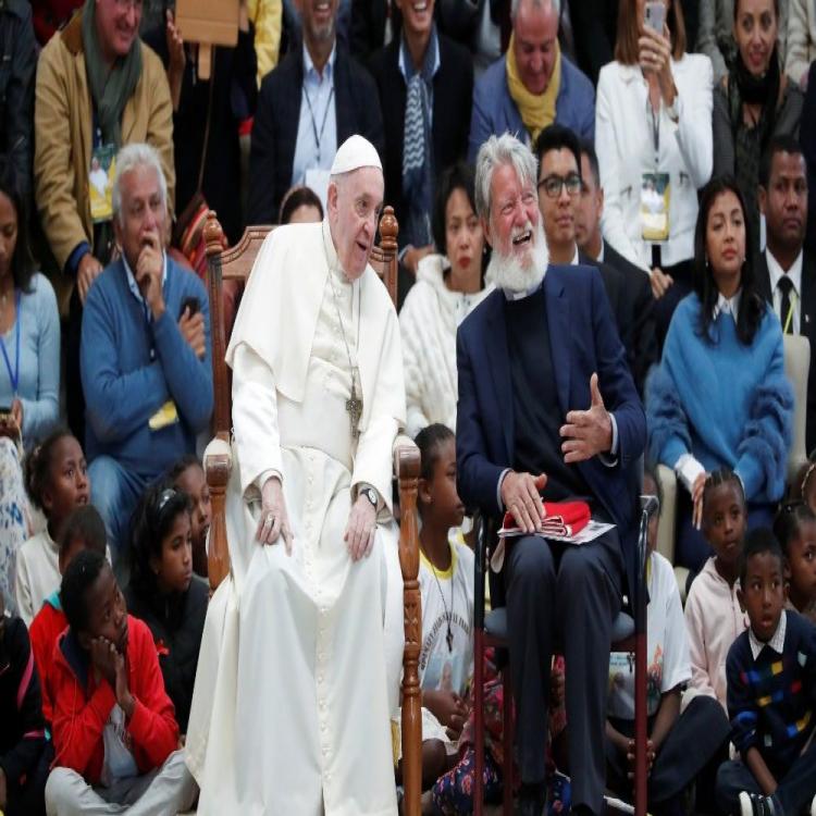 El Papa visitó la "Ciudad de la Amistad" del padre Opeka El Papa visitó la "Ciudad de la Amistad" del padre Opeka