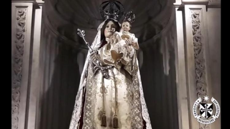 El rosario, "sencillez, sobriedad y sinceridad", dijo Mons. Aspiroz Costa