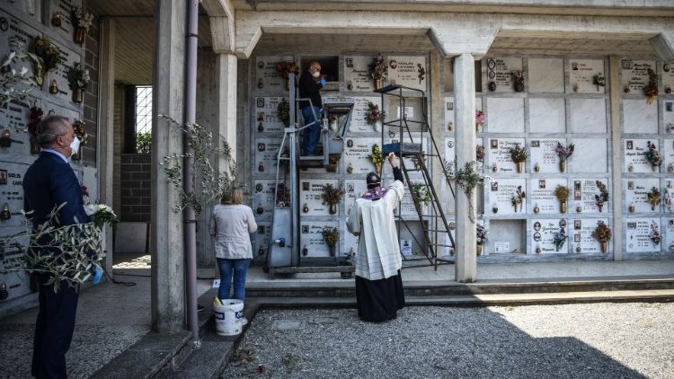 El Vaticano amplía las indulgencias plenarias para los difuntos El Vaticano amplía las indulgencias plenarias para los difuntos