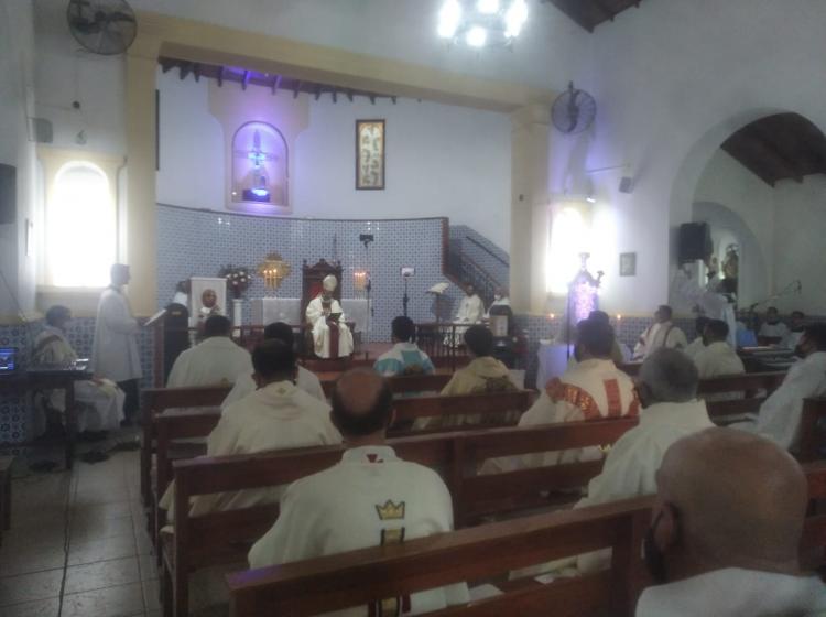 En la misa crismal, Mons. Barba llamó a la unidad al presbiterio local En la misa crismal, Mons. Barba llamó a la unidad al presbiterio local