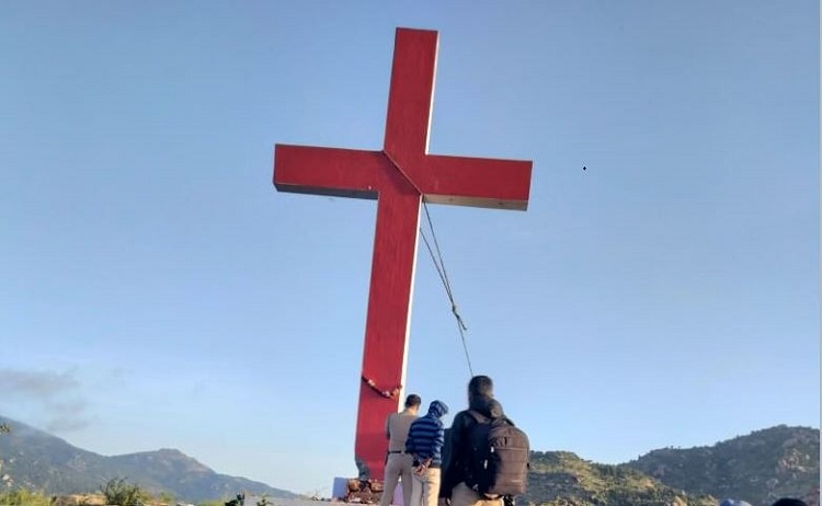 En un acto de intolerancia religiosa las autoridades derriban 15 cruces en la India En un acto de intolerancia religiosa las autoridades derriban 15 cruces en la India
