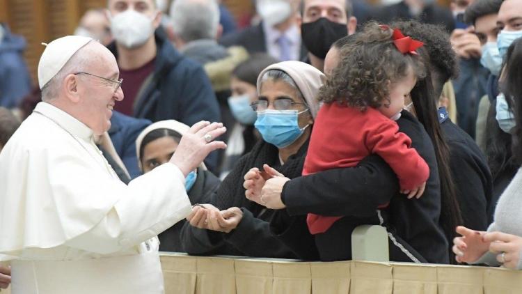 Francisco animó a los empleados del Vaticano a dar lo mejor de sí