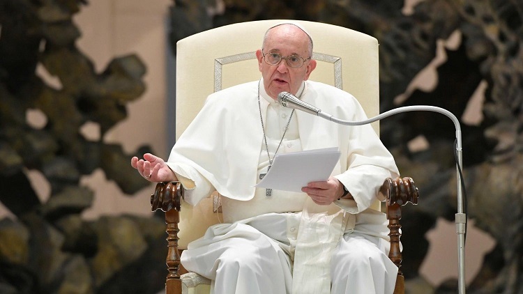 Francisco: Cada vez que rezamos, Jesús reza con nosotros y por nosotros Francisco: Cada vez que rezamos, Jesús reza con nosotros y por nosotros
