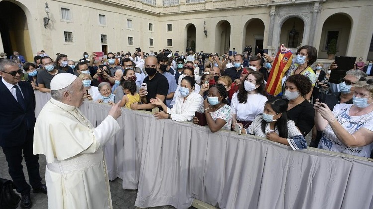Francisco: "La solidaridad es el único camino posible hacia un mundo pospandemia" Francisco: "La solidaridad es el único camino posible hacia un mundo pospandemia"