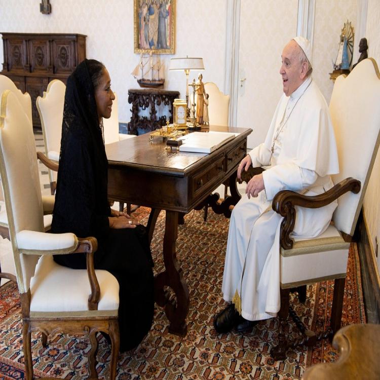 Francisco recibió las cartas credenciales de la embajadora argentina Francisco recibió las cartas credenciales de la embajadora argentina