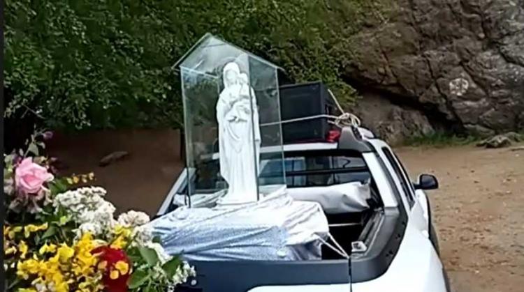 Imágenes de la Virgen de las Nieves recorren Bariloche en la peregrinación virtual Imágenes de la Virgen de las Nieves recorren Bariloche en la peregrinación virtual