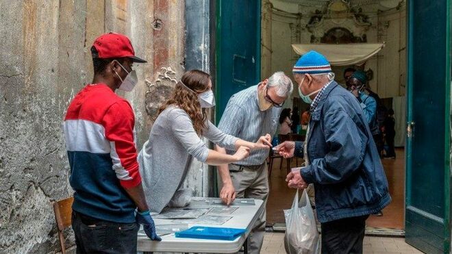 La Comunidad de San Egidio igual entregó comida a los más pobres La Comunidad de San Egidio igual entregó comida a los más pobres