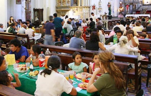 La Comunidad de San Egidio invita a los pobres a la mesa navideña