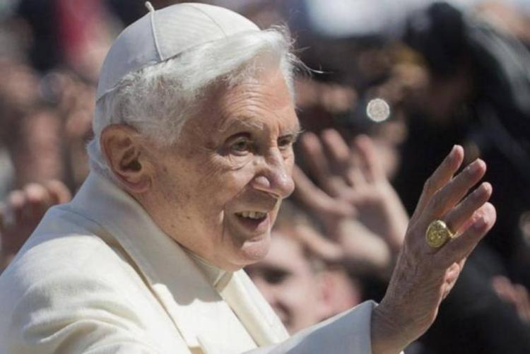 Benedicto XVI agradece a los fieles: "He contado casi mil cartas de pésame" Benedicto XVI agradece a los fieles: "He contado casi mil cartas de pésame"