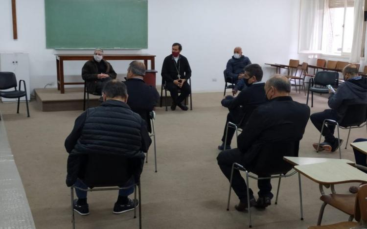 Mons. Mestre se reunió con referentes de sectores laborales marplatenses Mons. Mestre se reunió con referentes de sectores laborales marplatenses