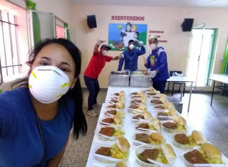 "La pandemia al hombro": Solidaridad en las escuelas parroquiales