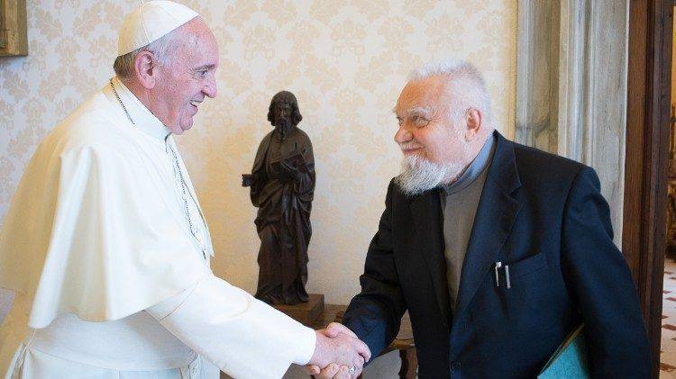 La Santa Sede expulsa a Enzo Bianchi de la Comunidad de Bose La Santa Sede expulsa a Enzo Bianchi de la Comunidad de Bose